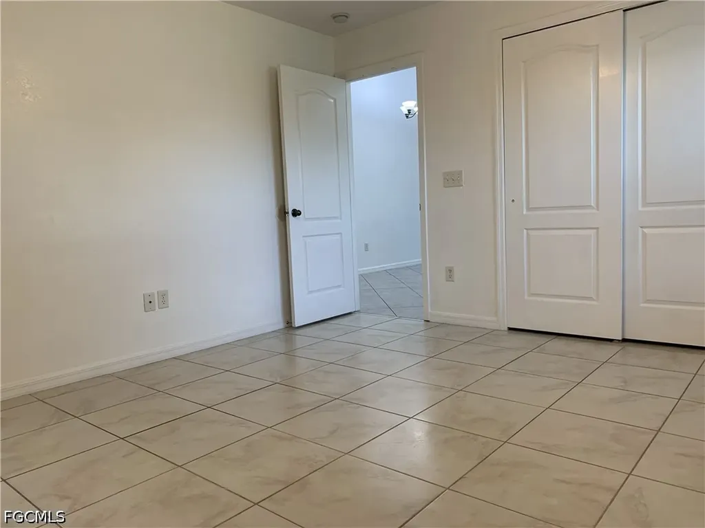 1242 SE 24th Avenue Cape Coral FL 33990