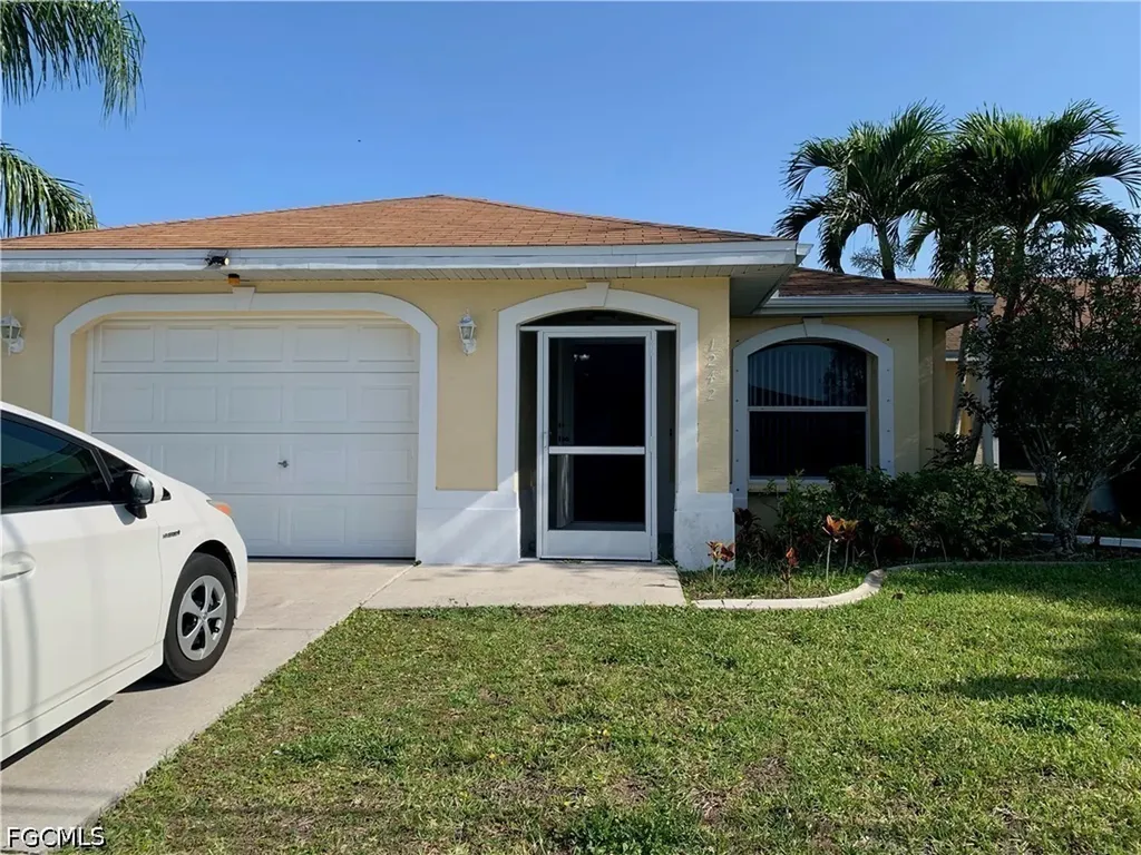 1242 SE 24th Avenue Cape Coral FL 33990