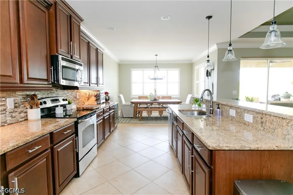 2604 Stonyhill Court Cape Coral FL 33991