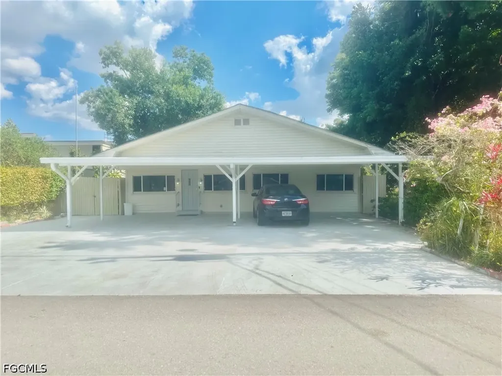 4428 Bessie Avenue Fort Myers FL 33905