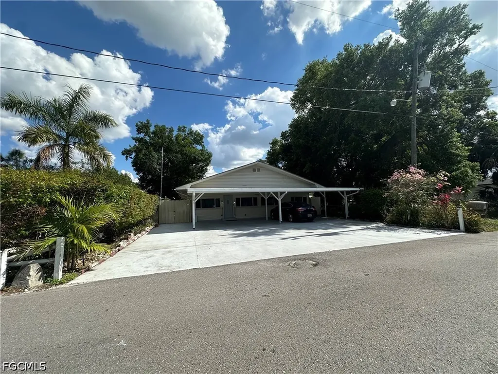 4428 Bessie Avenue Fort Myers FL 33905