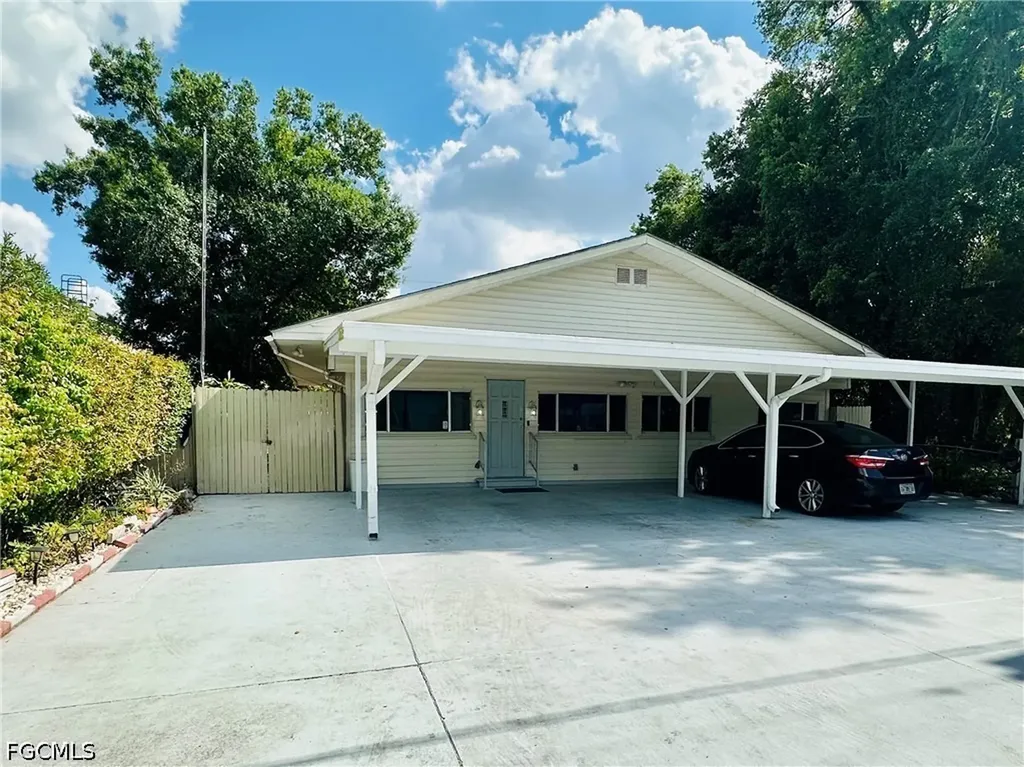 4428 Bessie Avenue Fort Myers FL 33905