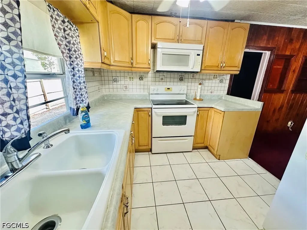 4428 Bessie Avenue Fort Myers FL 33905