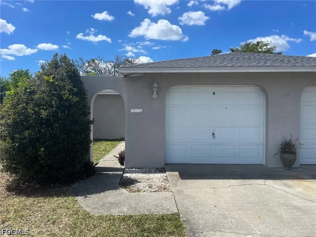 104 SE 16th Place Cape Coral FL 33990