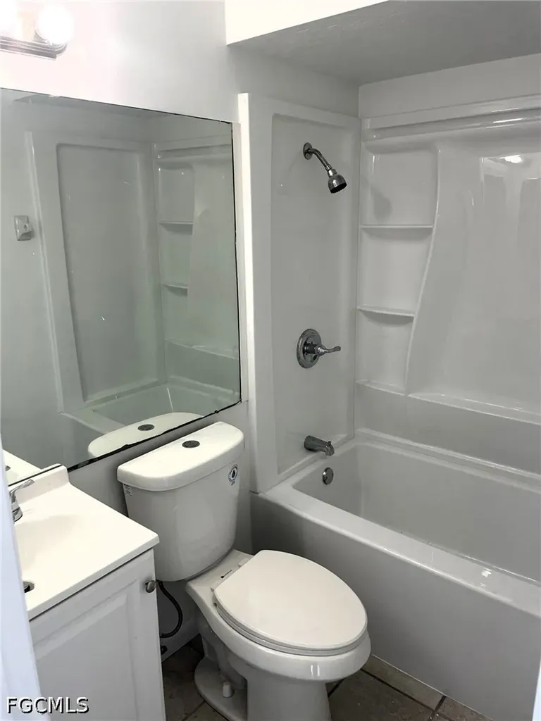 104 SE 16th Place Cape Coral FL 33990