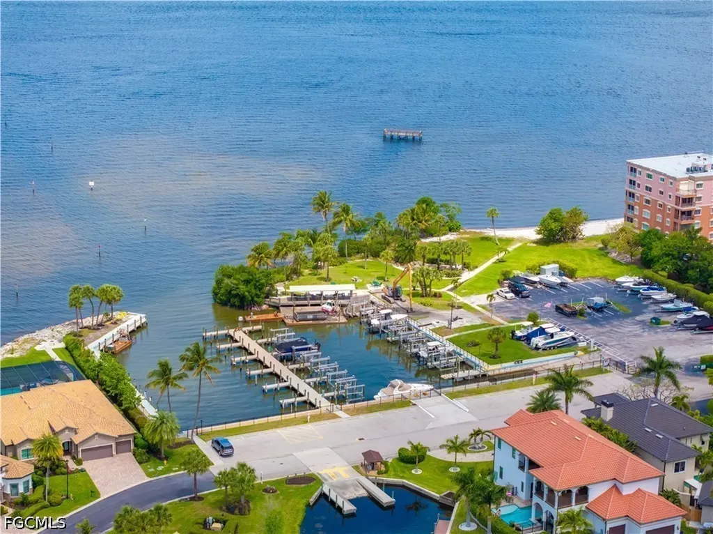 5472 Peppertree Drive Fort Myers FL 33908