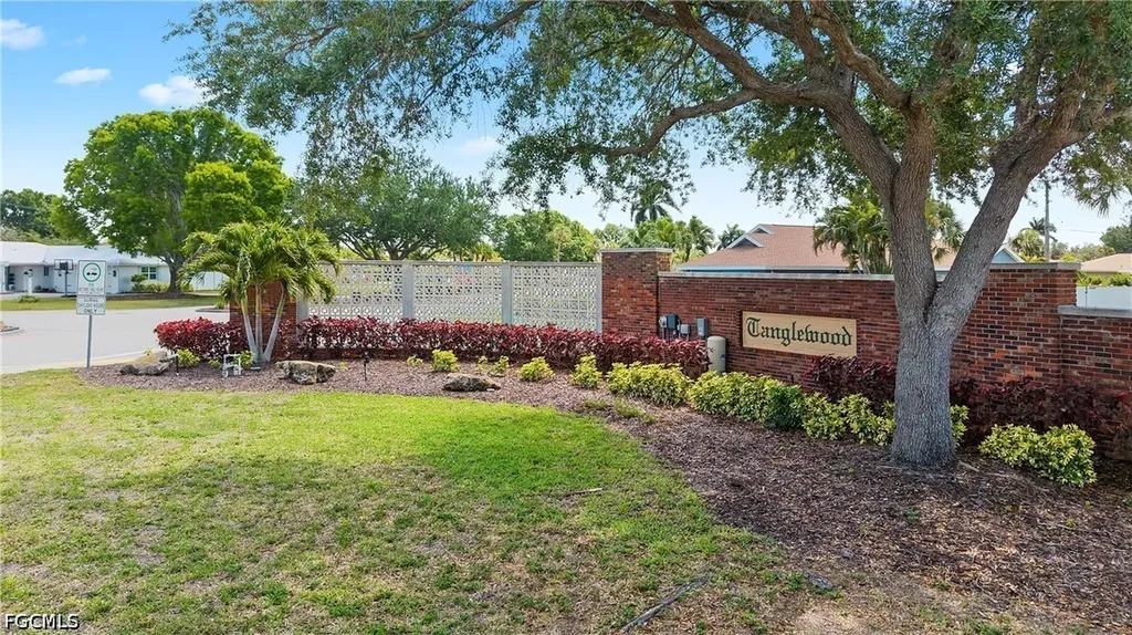 1513 Manchester Boulevard Fort Myers FL 33919