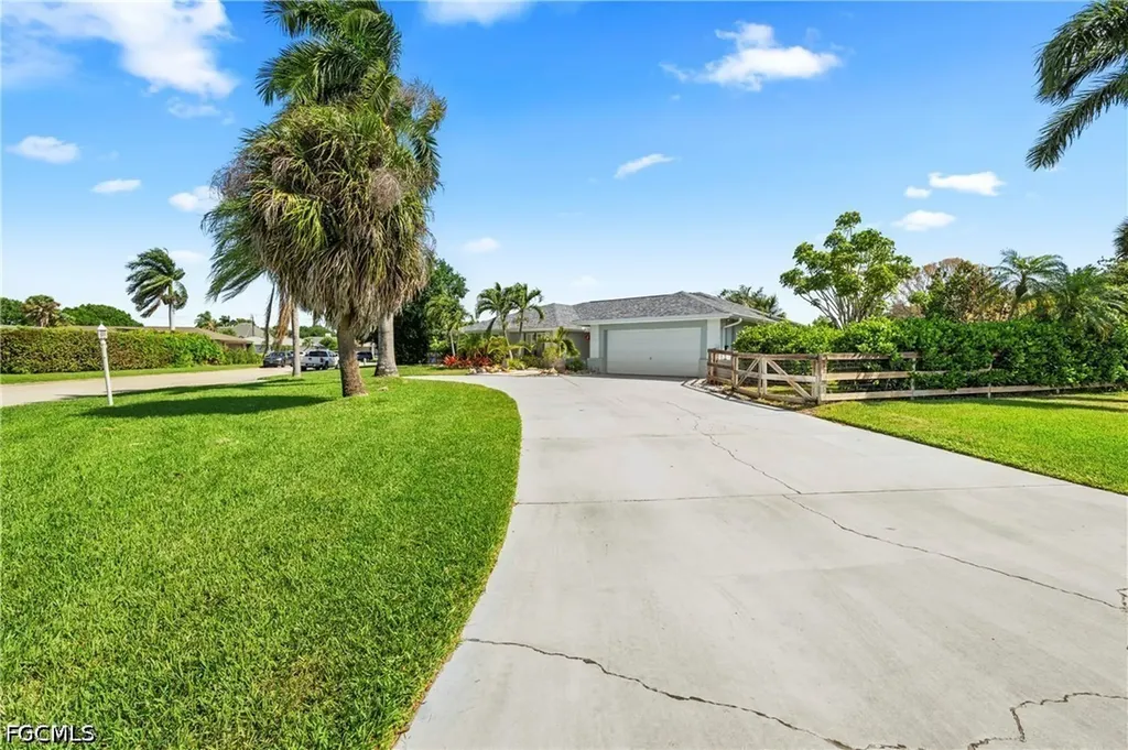 1513 Manchester Boulevard Fort Myers FL 33919