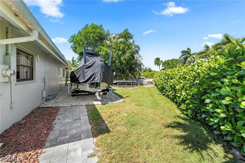 1513 Manchester Boulevard Fort Myers FL 33919