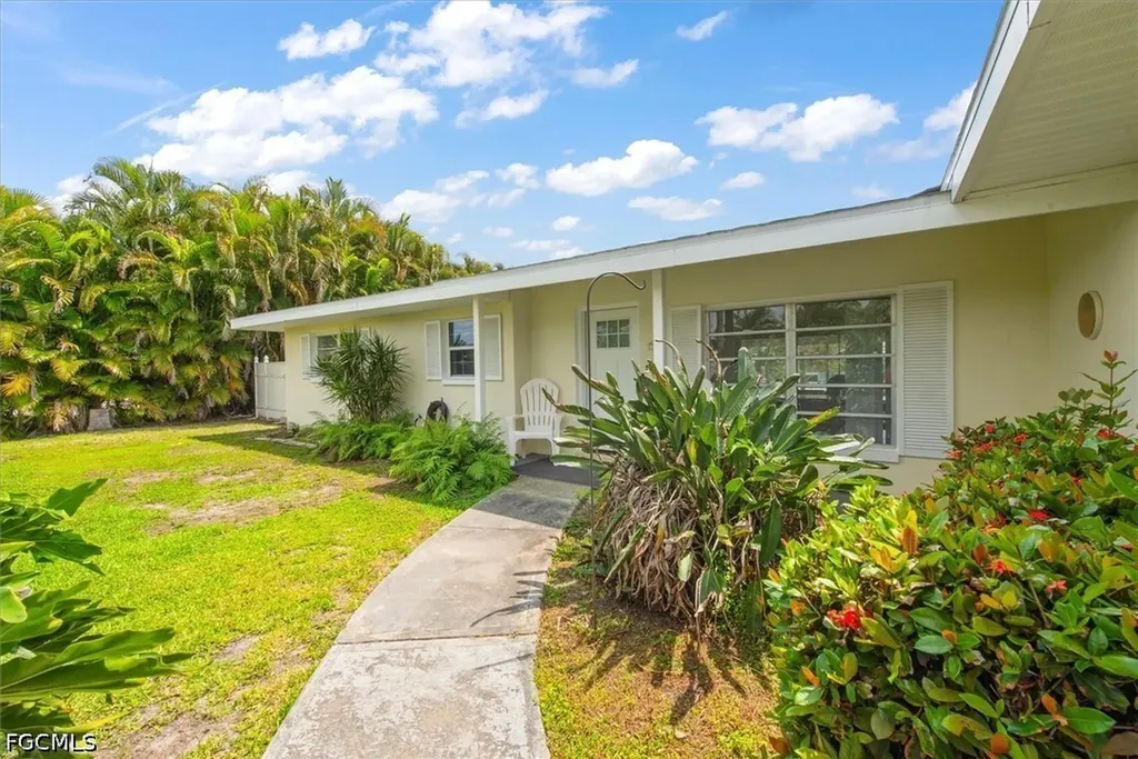 1728 Club House Road North Fort Myers FL 33917