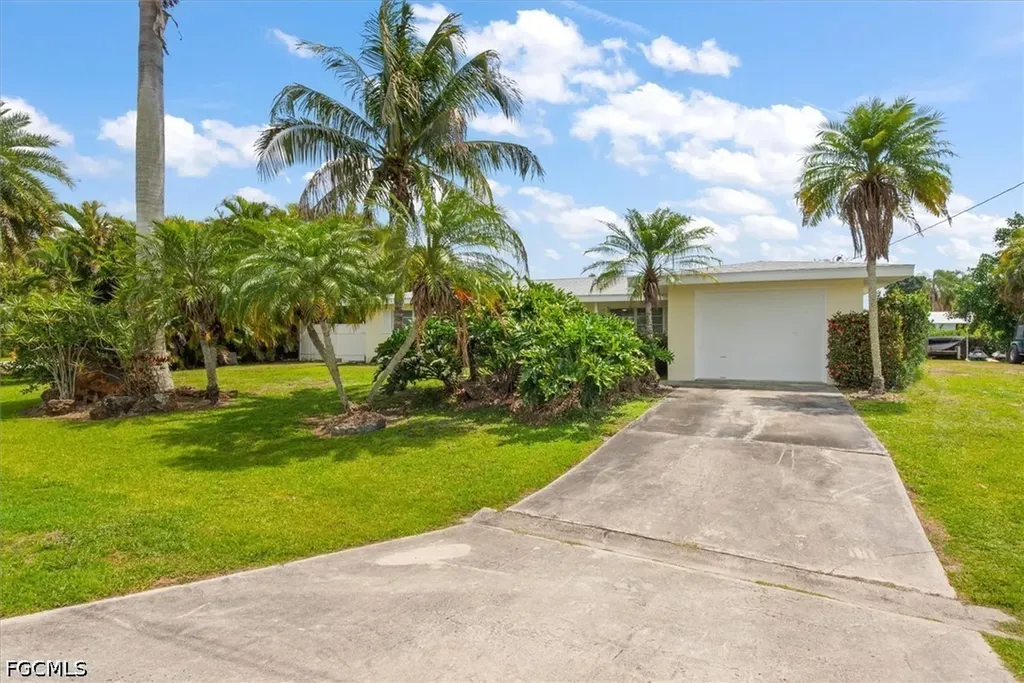 1728 Club House Road North Fort Myers FL 33917