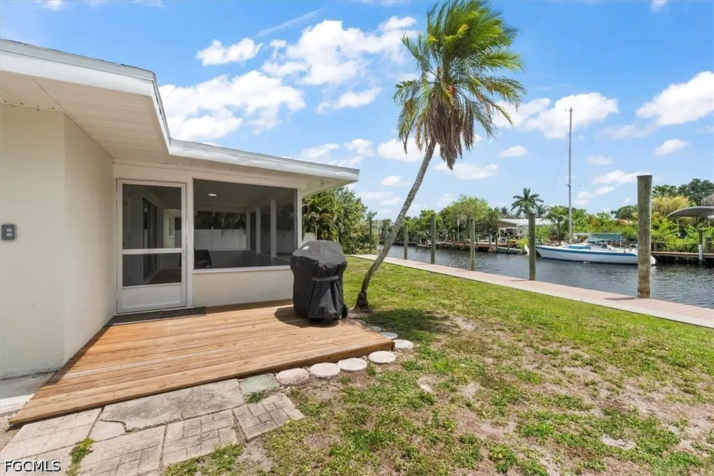 1728 Club House Road North Fort Myers FL 33917