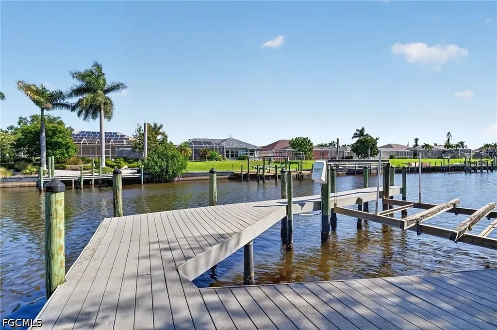 1211 SE 21st Street Cape Coral FL 33990