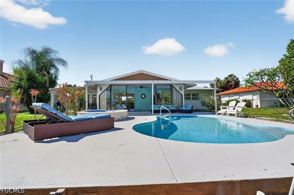 1211 SE 21st Street Cape Coral FL 33990