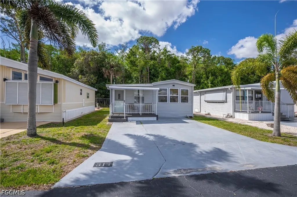 315 Fountain View Boulevard North Fort Myers FL 33903