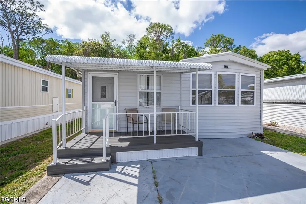 315 Fountain View Boulevard North Fort Myers FL 33903