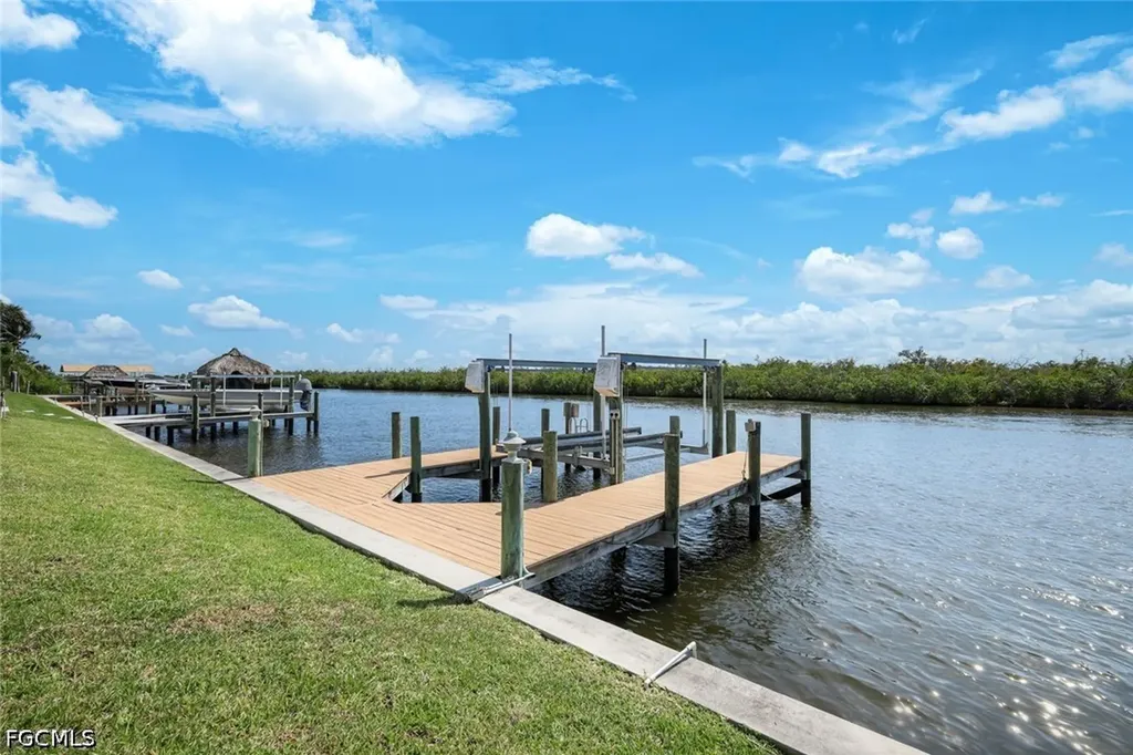 1128 NW 43rd Avenue Cape Coral FL 33993