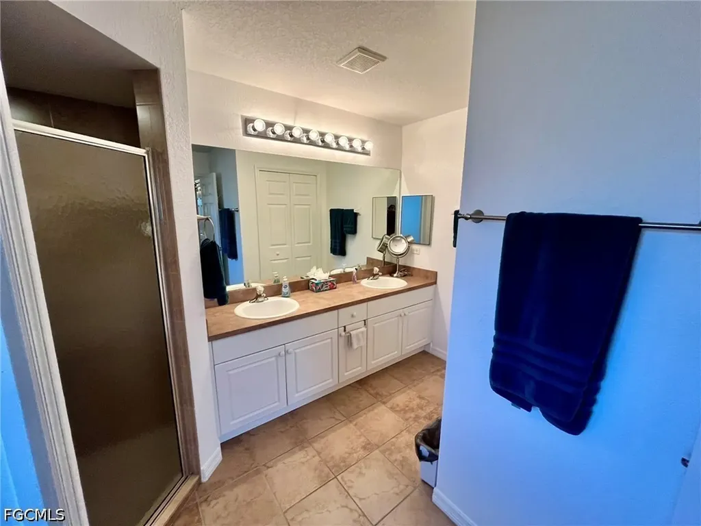 818 SW 8th Place Cape Coral FL 33991