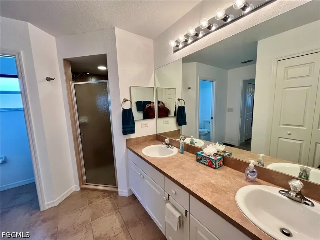 818 SW 8th Place Cape Coral FL 33991