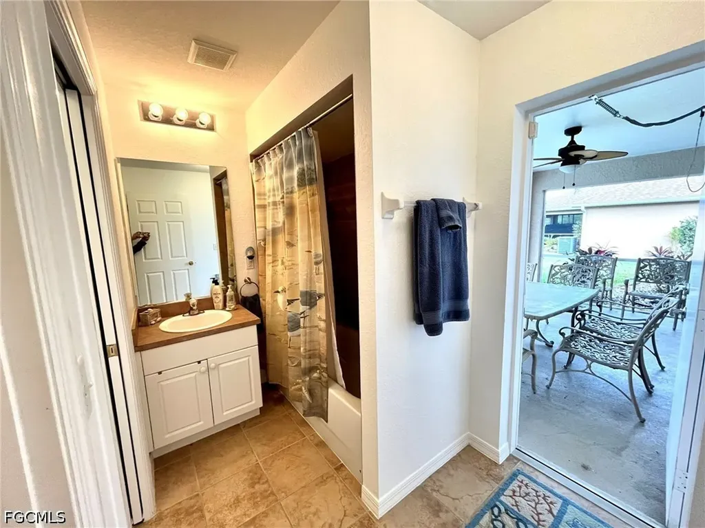 818 SW 8th Place Cape Coral FL 33991
