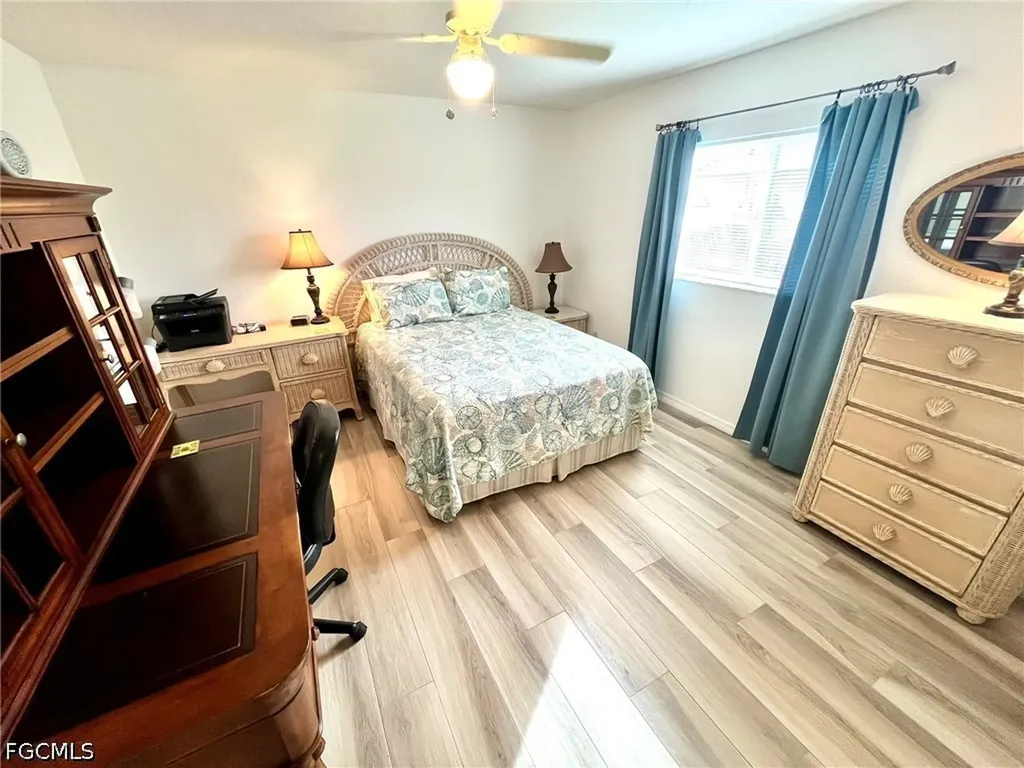 818 SW 8th Place Cape Coral FL 33991