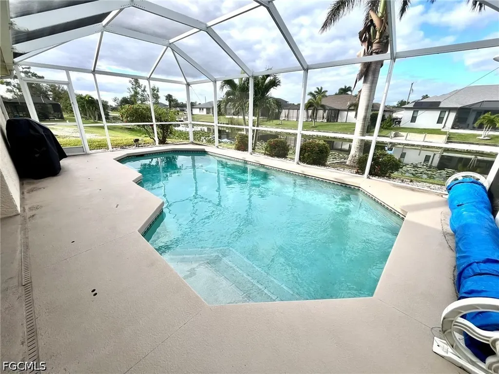 818 SW 8th Place Cape Coral FL 33991