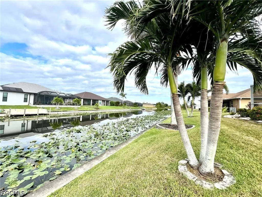 818 SW 8th Place Cape Coral FL 33991