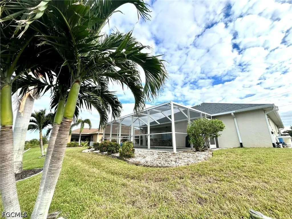 818 SW 8th Place Cape Coral FL 33991