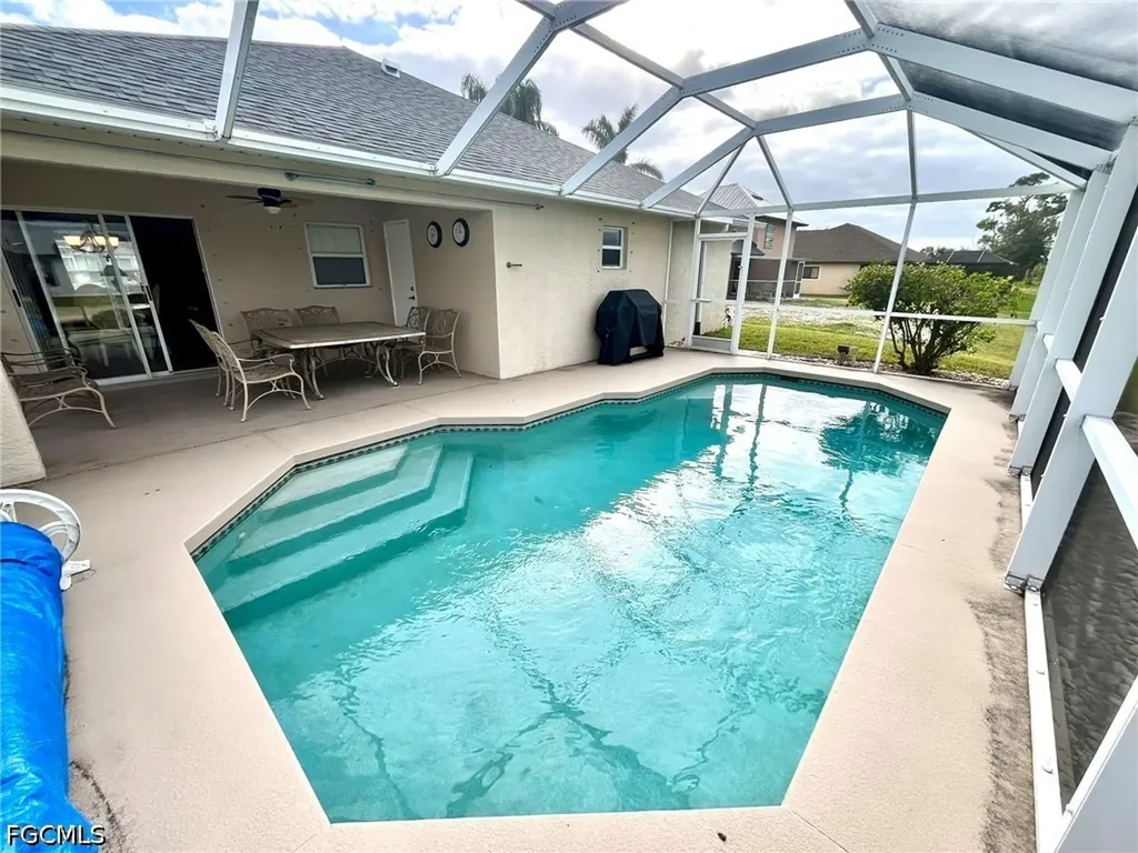 818 SW 8th Place Cape Coral FL 33991