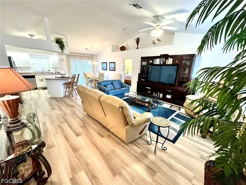 818 SW 8th Place Cape Coral FL 33991