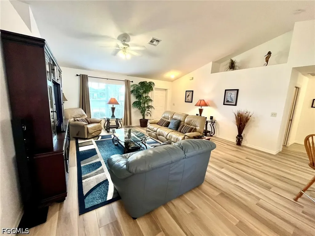 818 SW 8th Place Cape Coral FL 33991