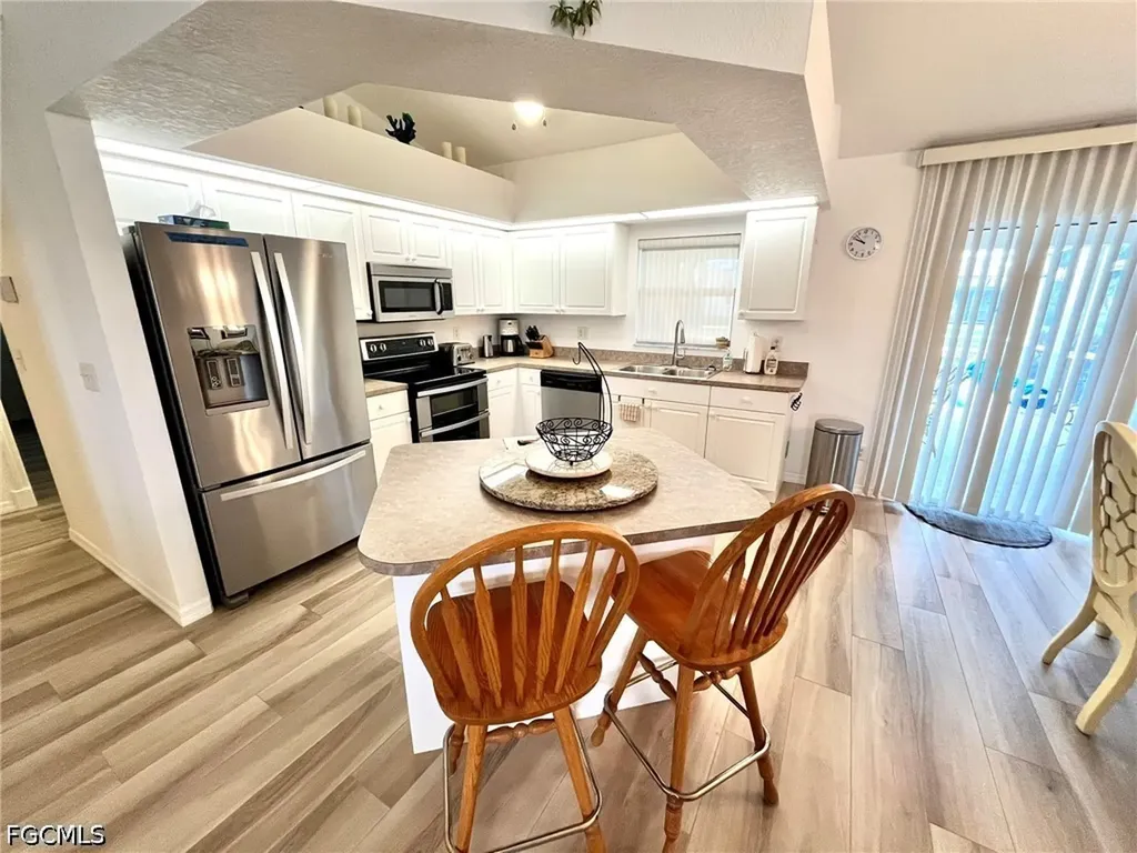 818 SW 8th Place Cape Coral FL 33991