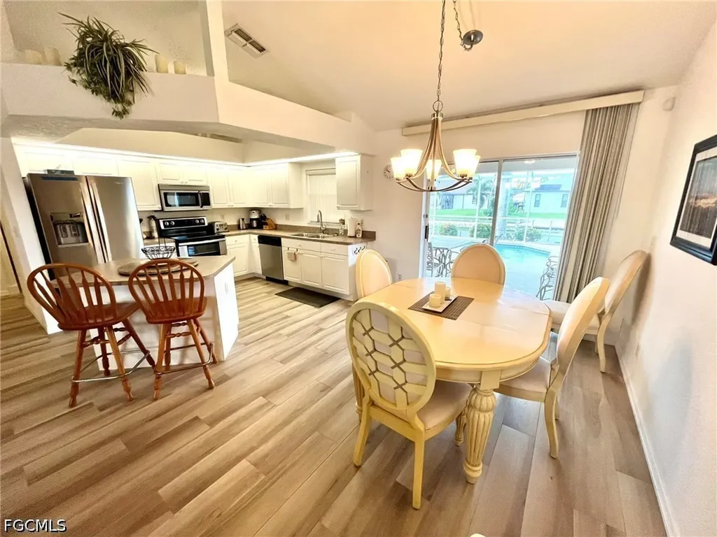 818 SW 8th Place Cape Coral FL 33991