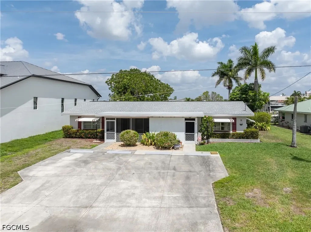 1649 Edith Esplanade Cape Coral FL 33904
