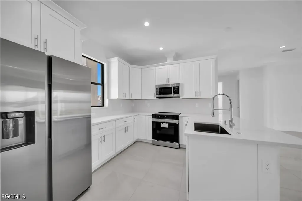 1412 NE 2nd Place Cape Coral FL 33909