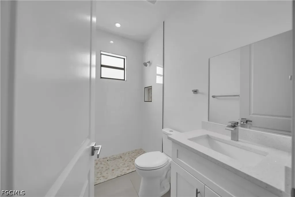 1412 NE 2nd Place Cape Coral FL 33909