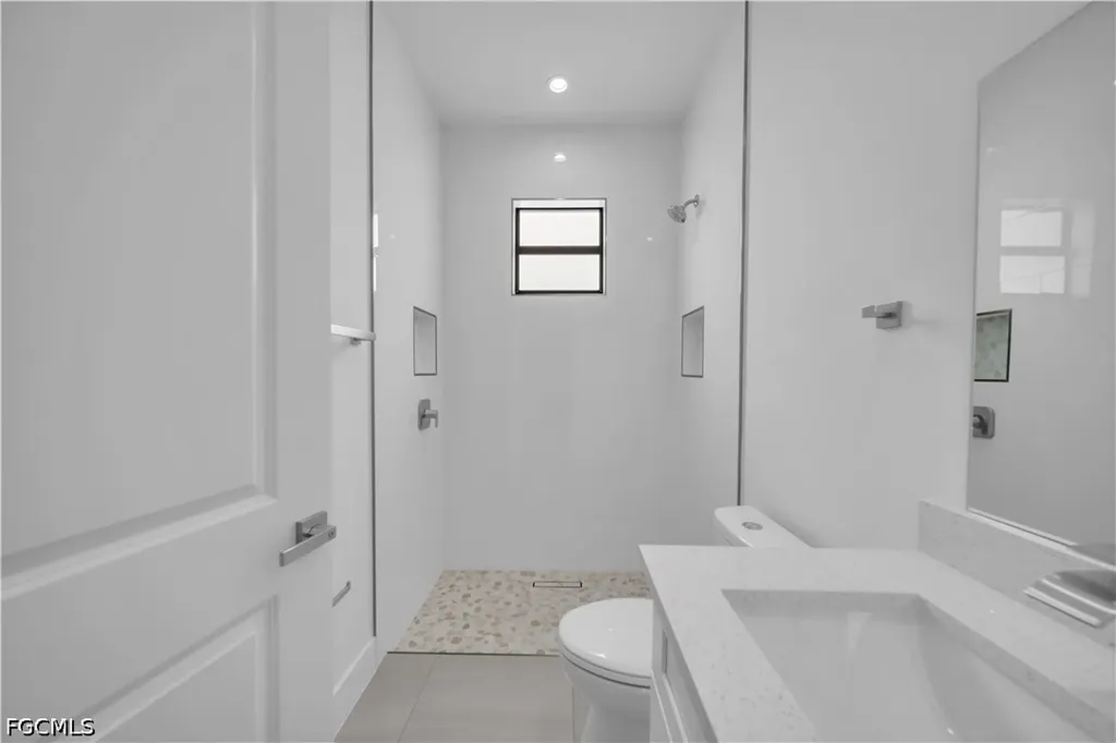 1412 NE 2nd Place Cape Coral FL 33909