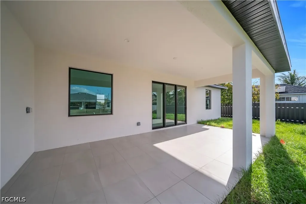 1412 NE 2nd Place Cape Coral FL 33909