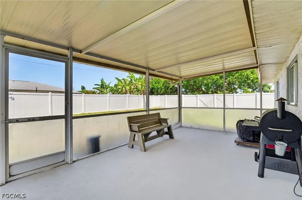 1305 SE 37th Terrace Cape Coral FL 33904