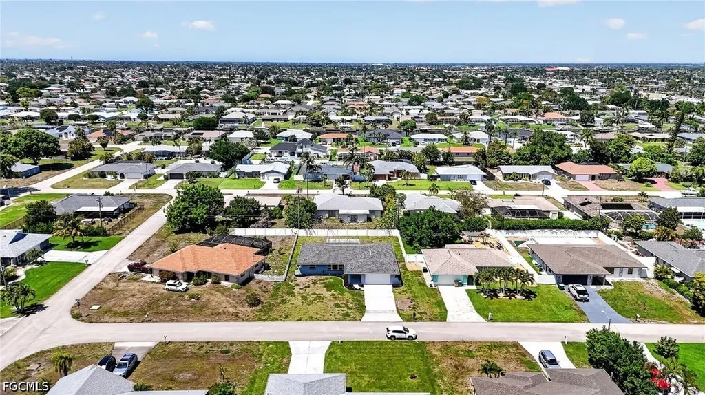 1305 SE 37th Terrace Cape Coral FL 33904