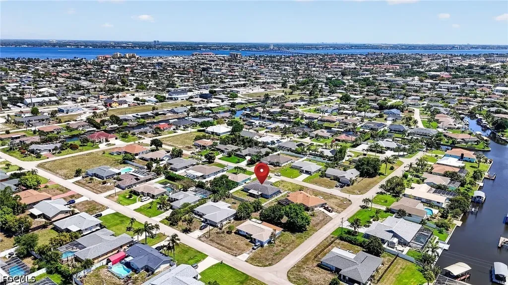 1305 SE 37th Terrace Cape Coral FL 33904