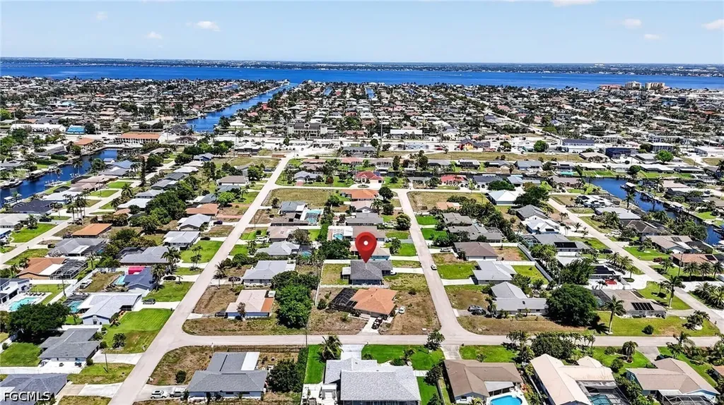 1305 SE 37th Terrace Cape Coral FL 33904