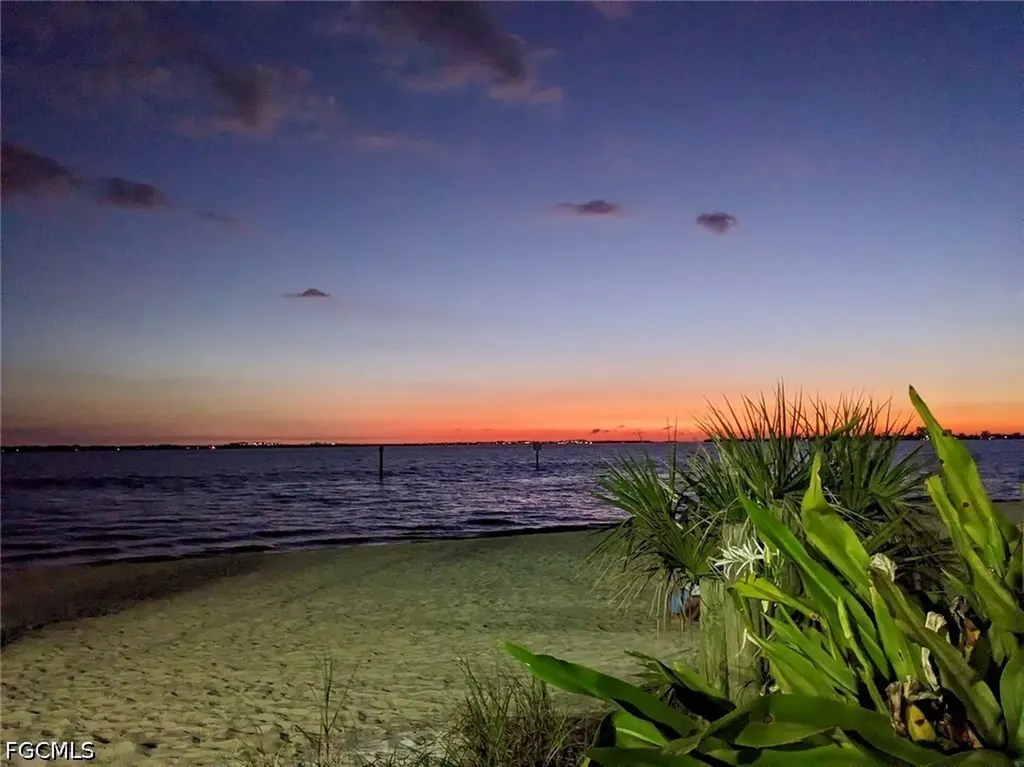 1305 SE 37th Terrace Cape Coral FL 33904