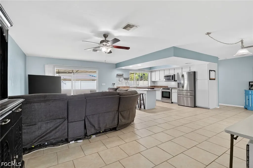 1305 SE 37th Terrace Cape Coral FL 33904