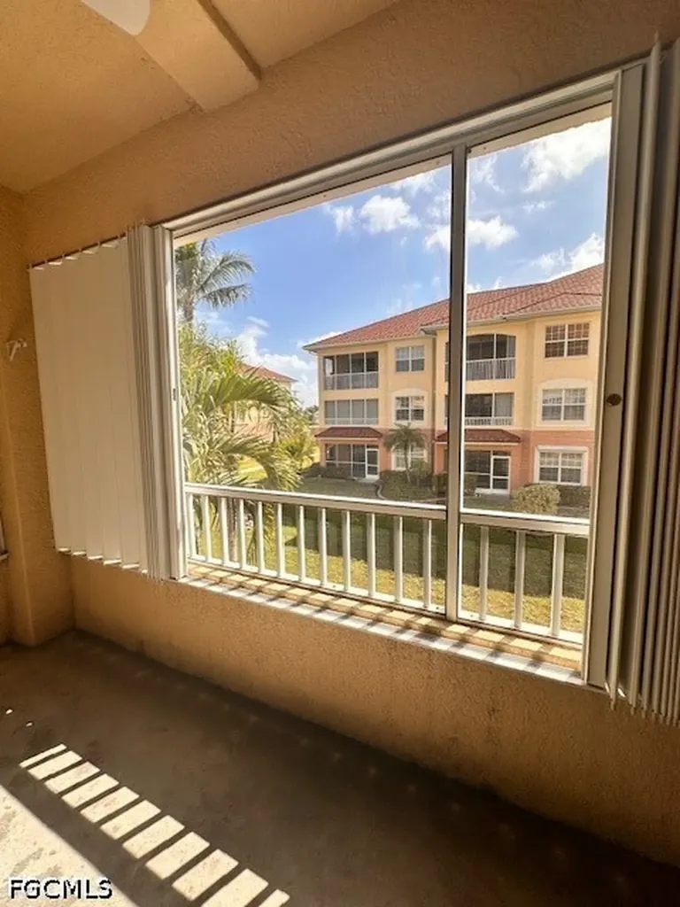 1105 Van Loon Commons Circle Cape Coral FL 33909