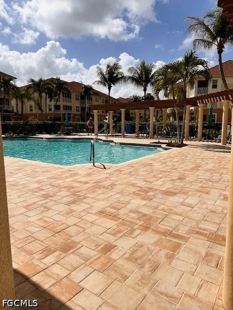 1105 Van Loon Commons Circle Cape Coral FL 33909