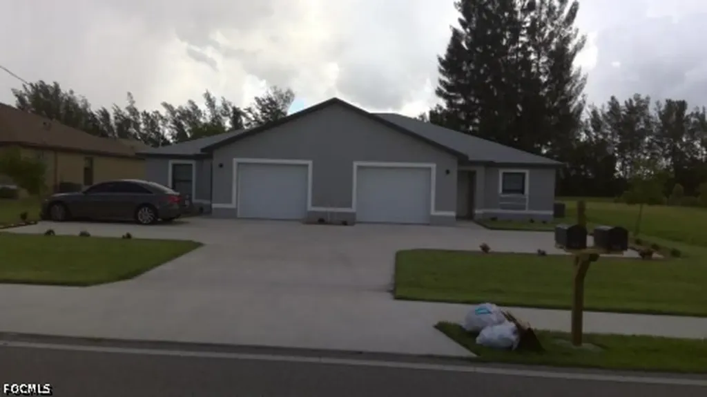 2113/2115 Chiquita Boulevard S Cape Coral FL 33991