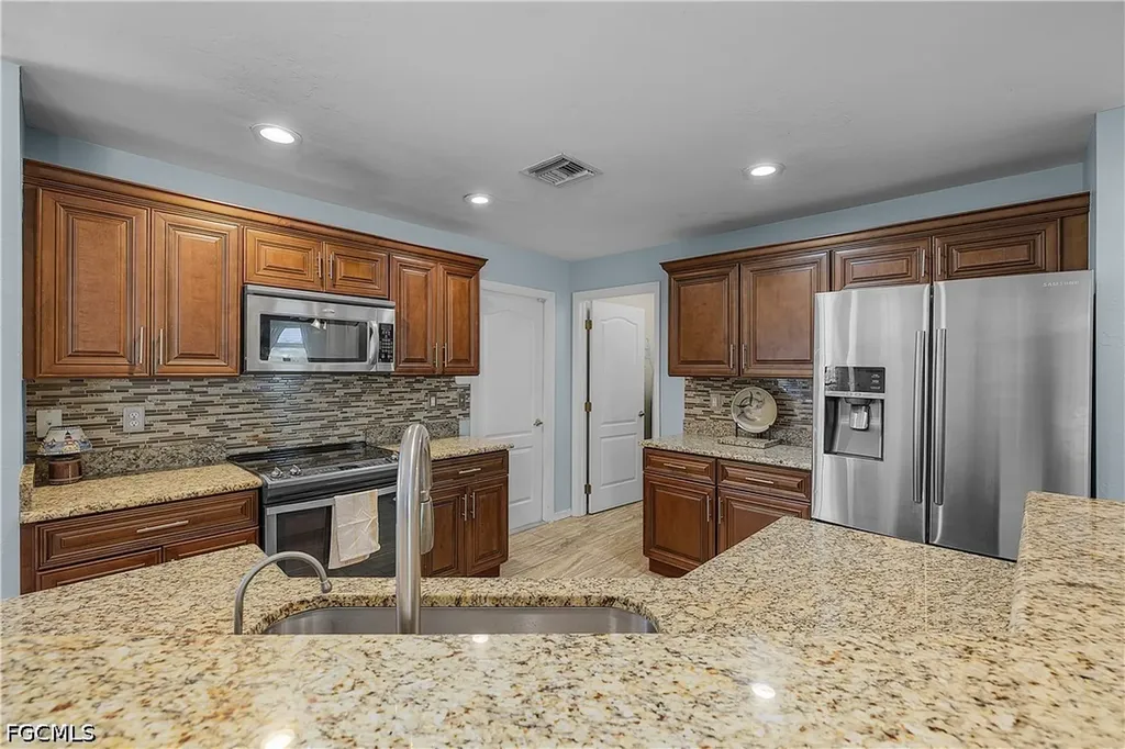 3928 NW 41st Place Cape Coral FL 33993