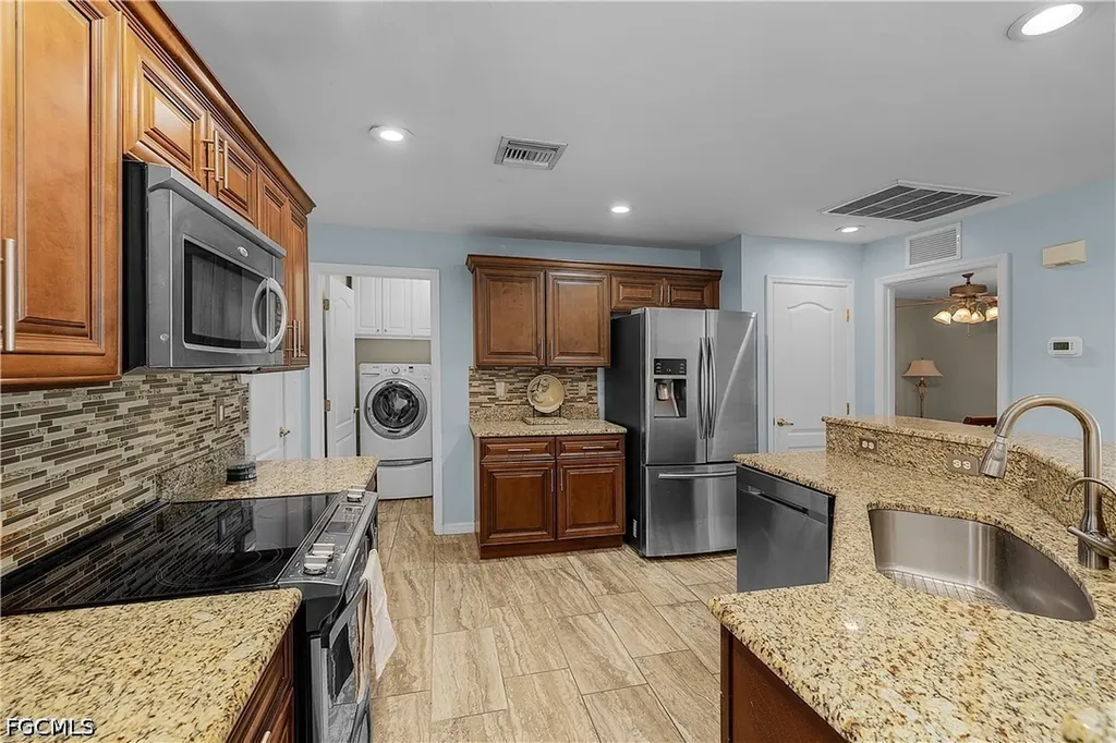 3928 NW 41st Place Cape Coral FL 33993