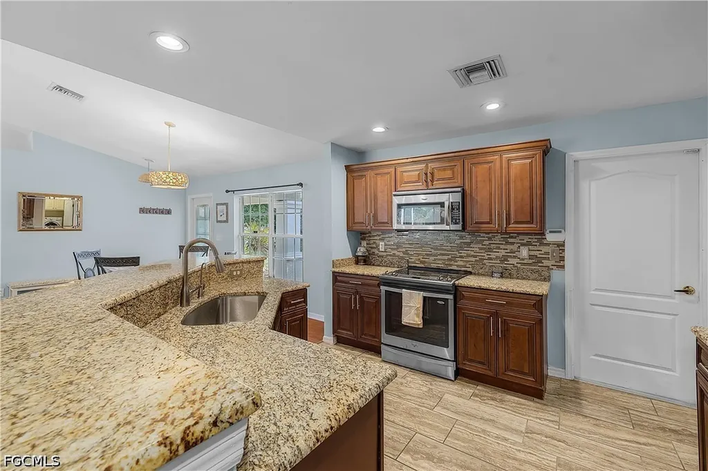 3928 NW 41st Place Cape Coral FL 33993